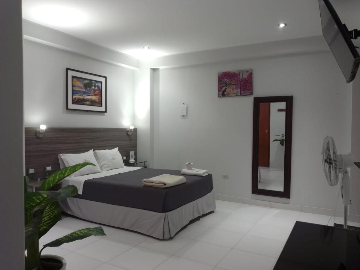 סן ויסנטה דה קנייטה Millennium Hotel Corporative מראה חיצוני תמונה