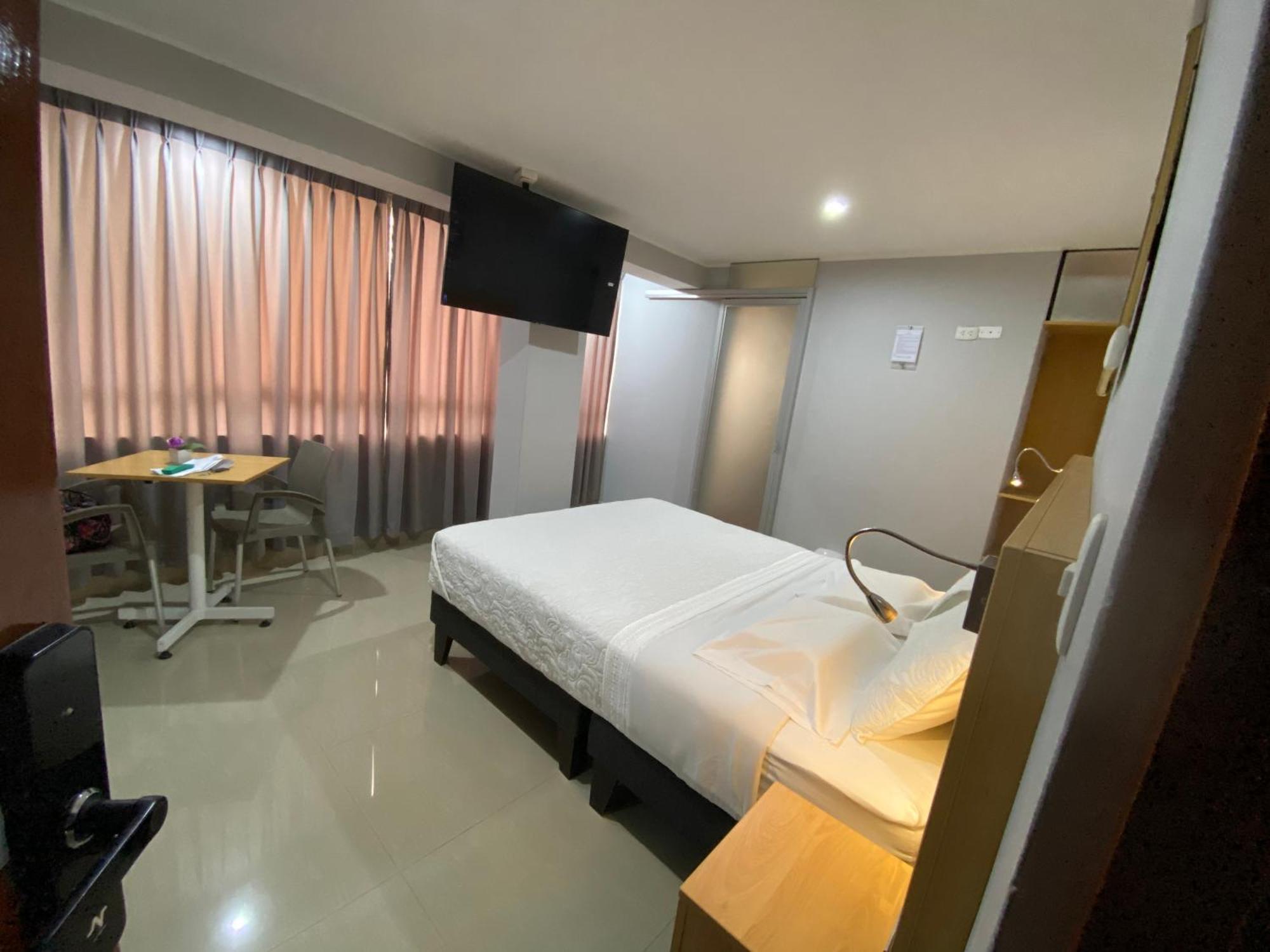 סן ויסנטה דה קנייטה Millennium Hotel Corporative מראה חיצוני תמונה